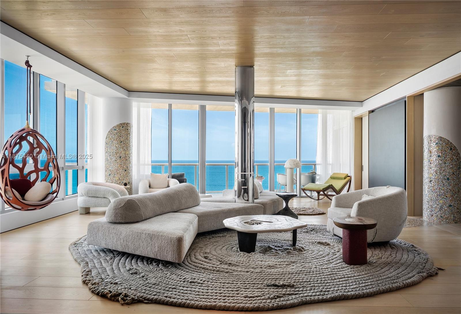 CONTINUUM ON SOUTH BEACH - фото