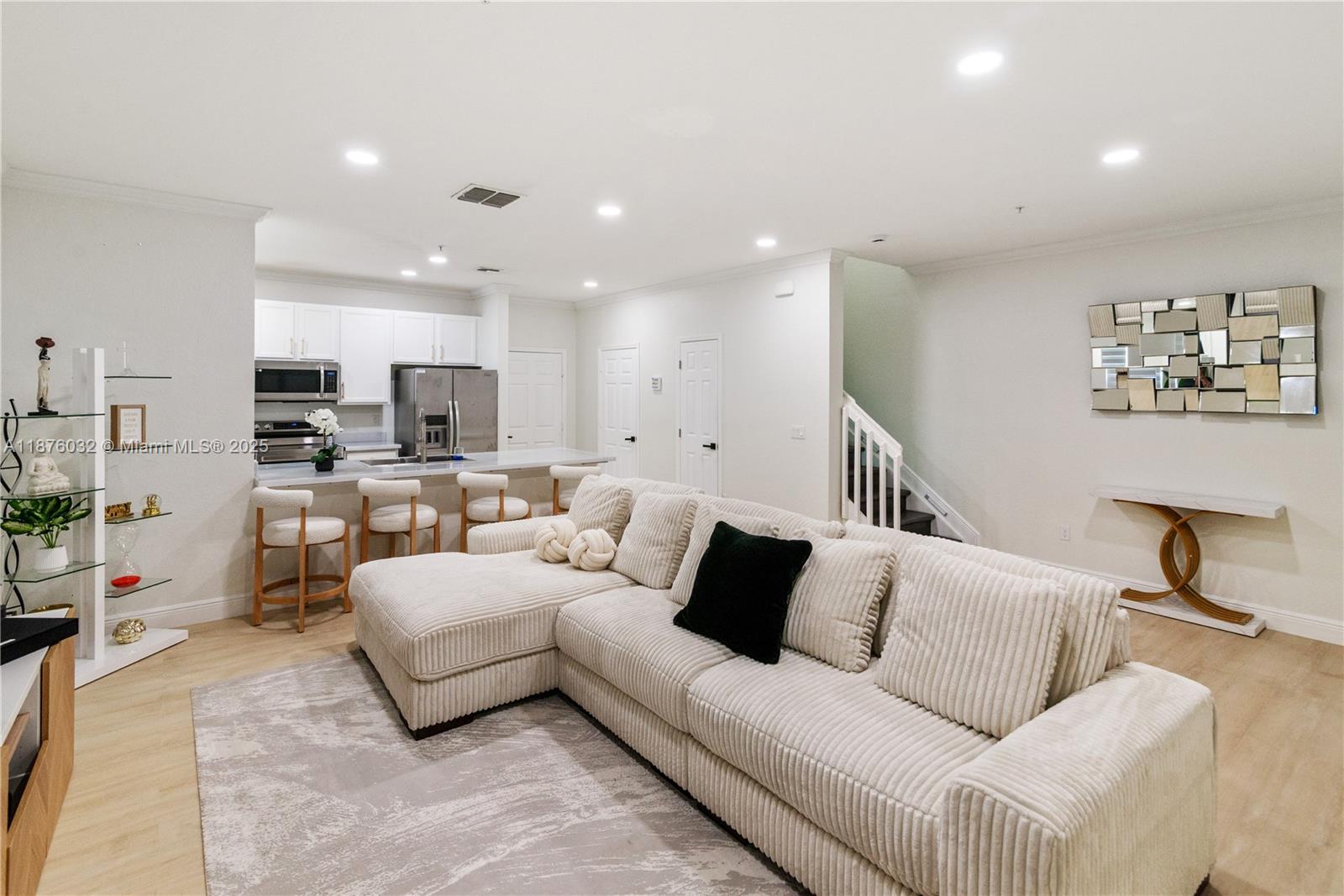 Montclair - фото