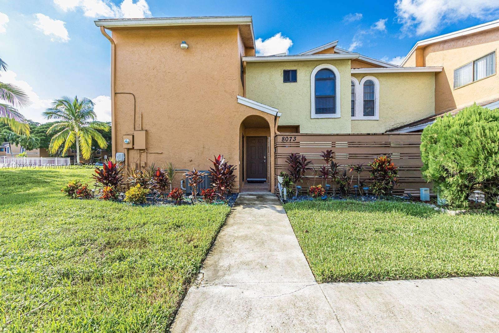 Pineapple Park - фото