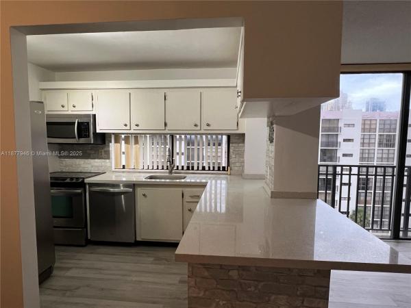 16909 N BAY RD #904, SUNNY ISLES BEACH, FL 33160