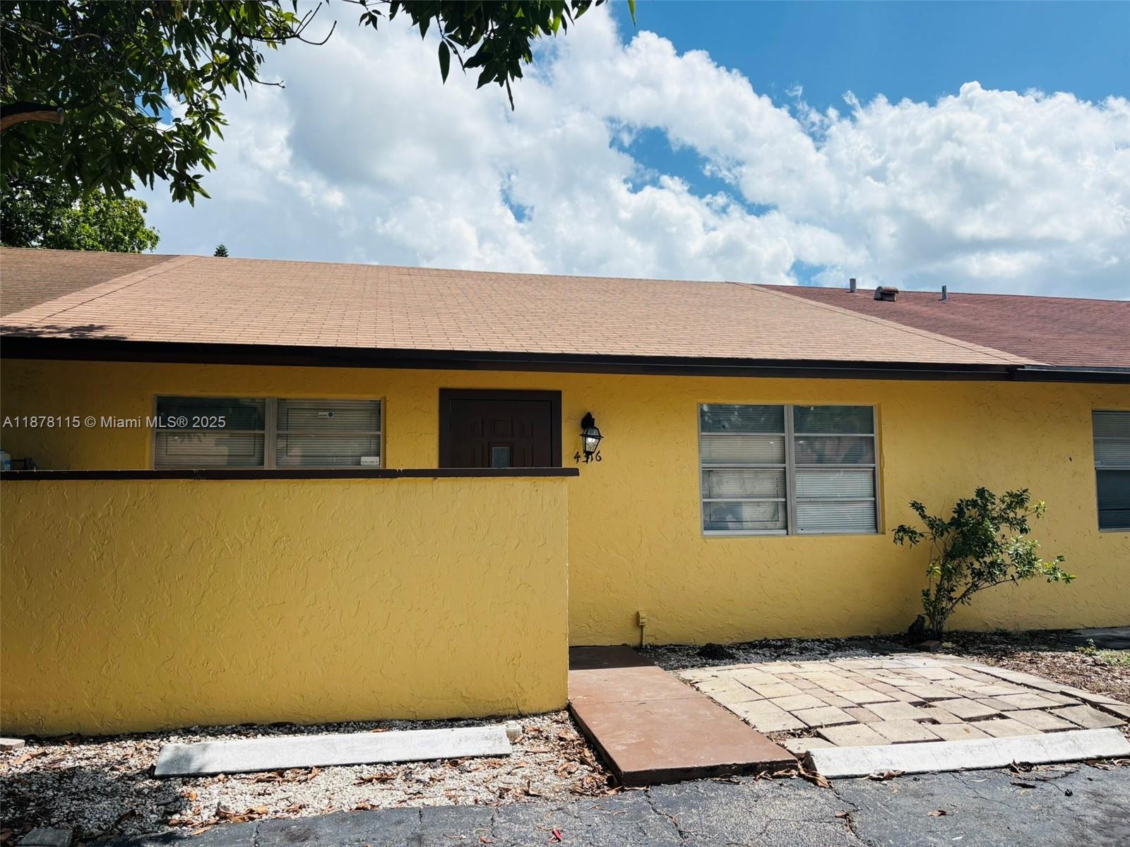 LAKE ISLAND - фото