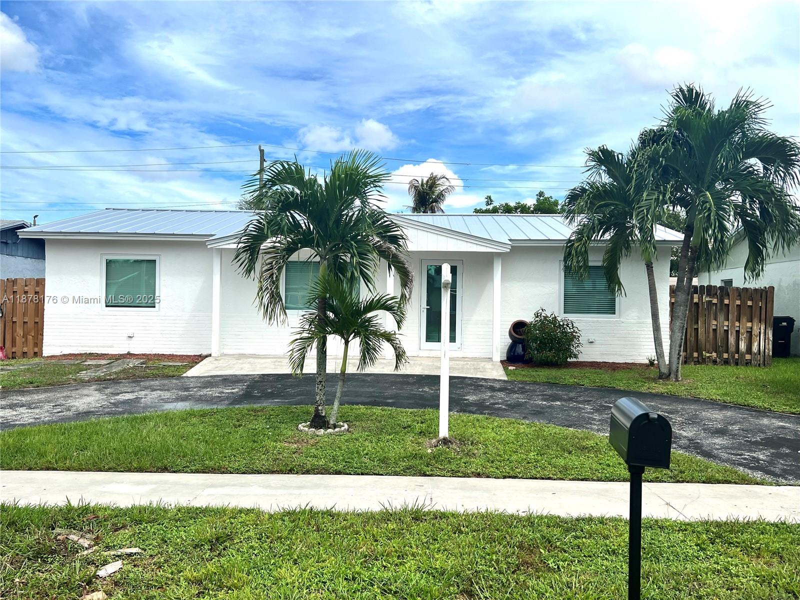 NORTH LAUDERDALE VILLAGE - фото