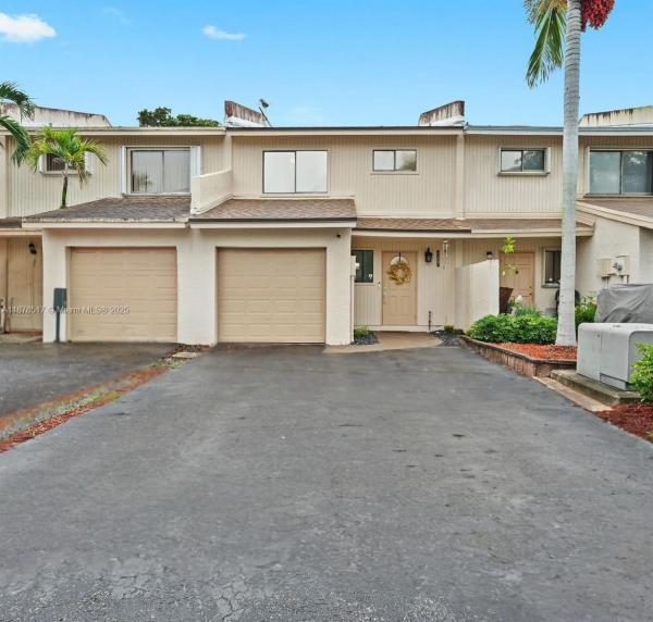 COLONIAL LAKES VILLAS