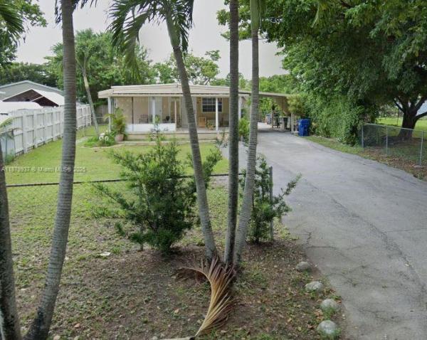 25.751905330243915, -80.40