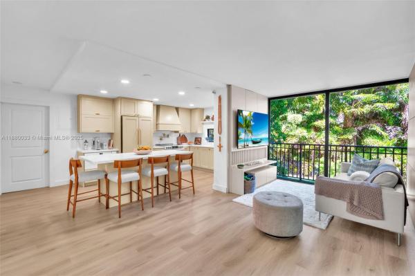 17021 N BAY RD #206, SUNNY ISLES BEACH, FL 33160