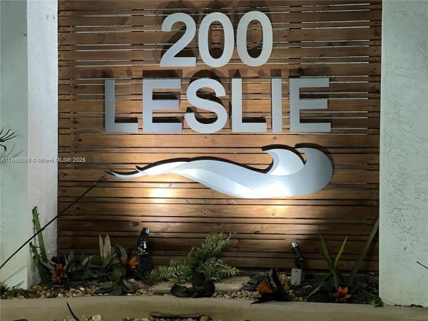 200 LESLIE CONDO