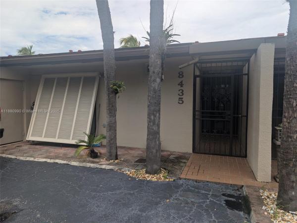 MIAMI LAKES - LAKE SANDRA