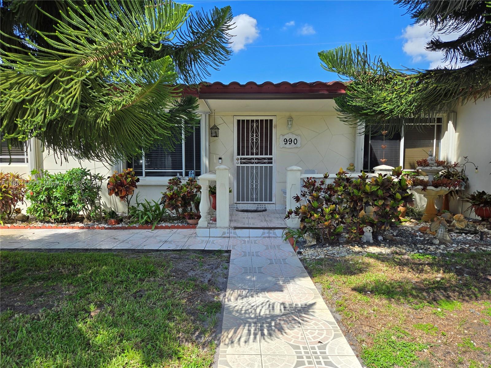 STARLITE GARDENS - фото