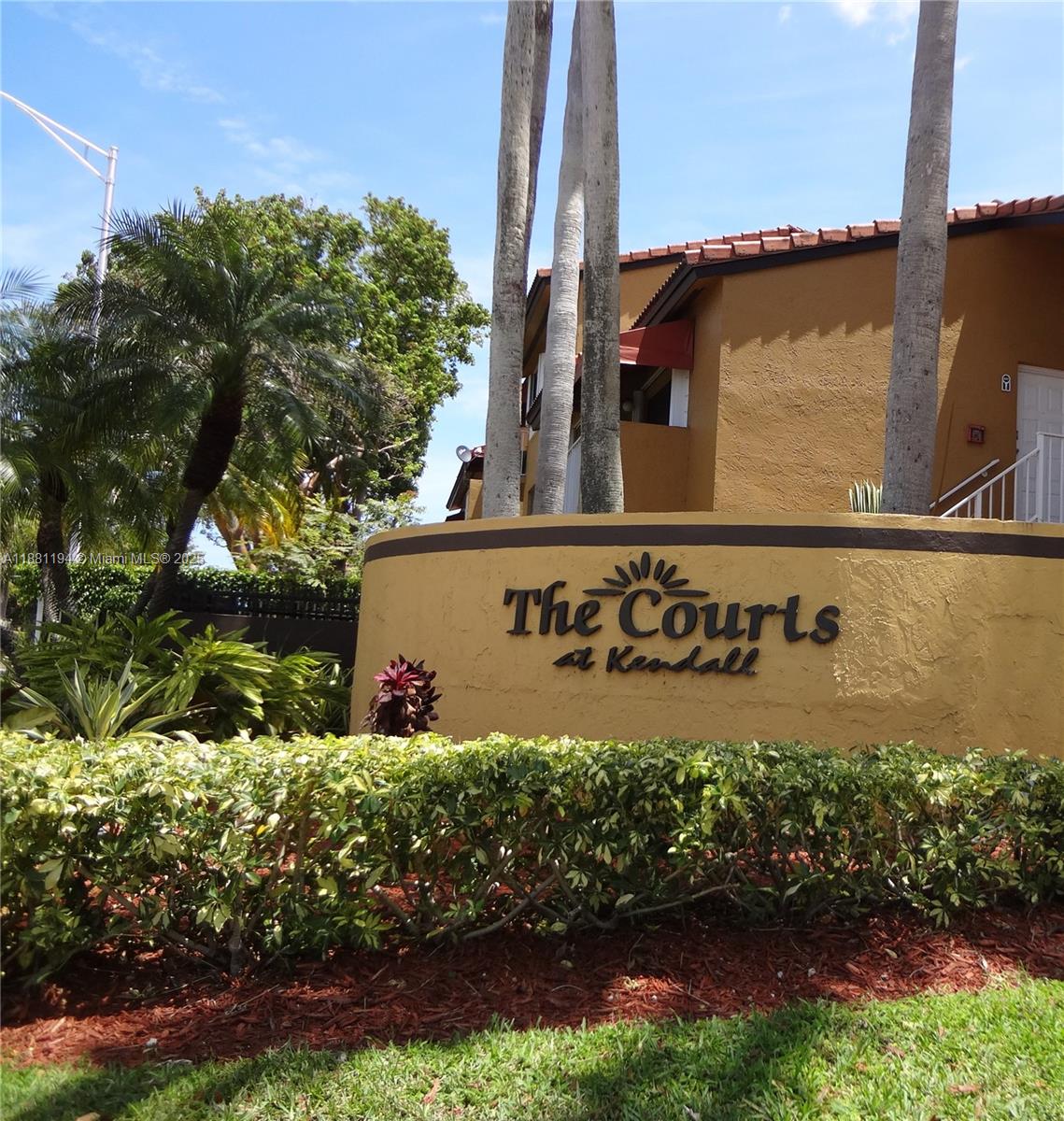 THE COURTS AT KENDALL CON - фото