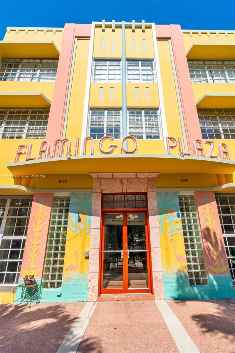 THE FLAMINGO CONDO - фото