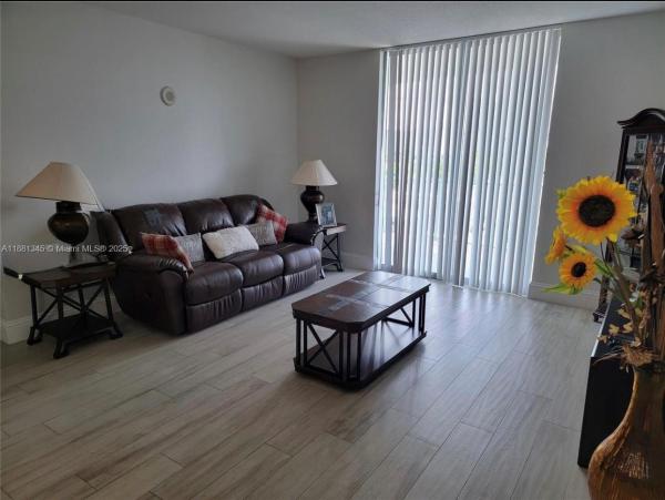 HOLLYWOOD STATION RES CON