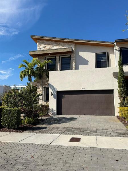 GRAND BAY SOUTH TOWNHOMES