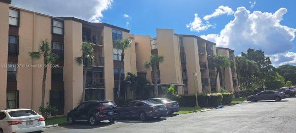 PROMENADE AT KENDALE LAKE