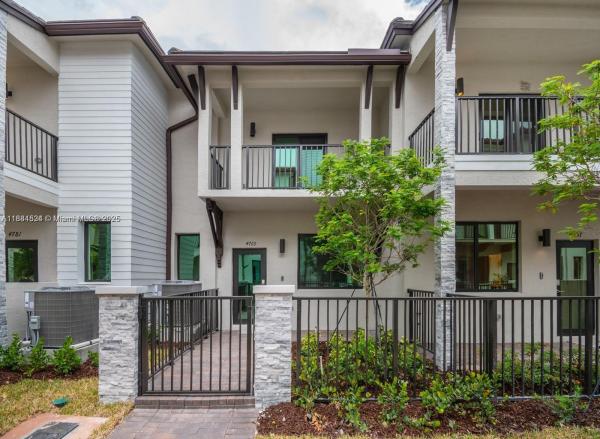 DOWNTOWN DORAL URBANA