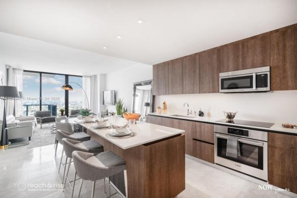 88 SW 7TH ST #2406, MIAMI, FL 33130