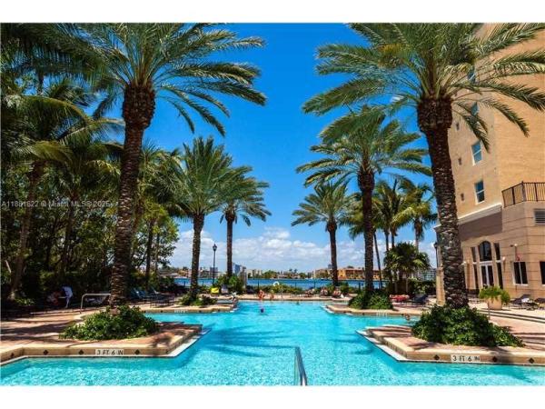 17125 N BAY RD #3305, SUNNY ISLES BEACH, FL 33160