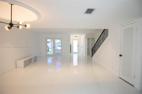 TOWNHOUSES OF VENETIAN PA