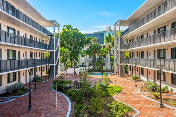 COURTYARDS OF THE GROVE C