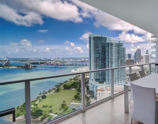PARAMOUNT BAY CONDO