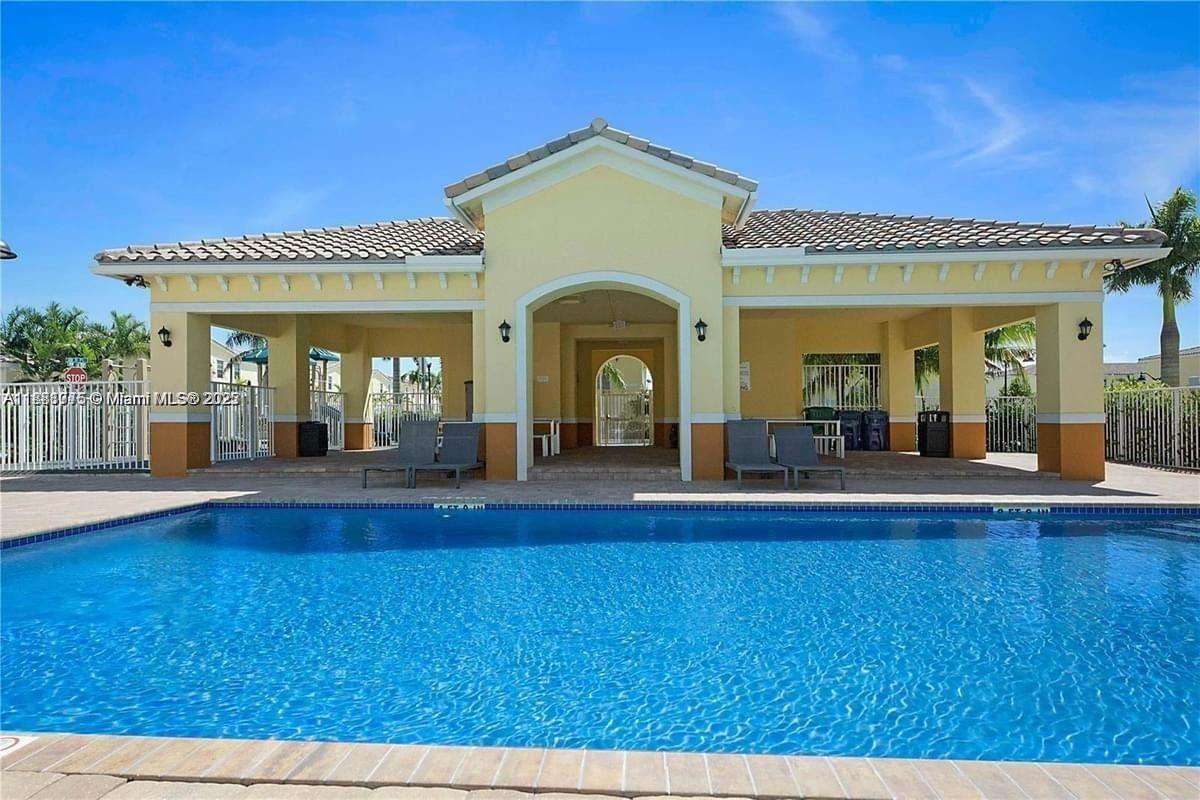 CRICKET CLUB - фото