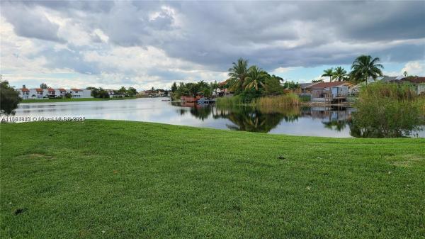 PENINSULA AT INTL GARDENS