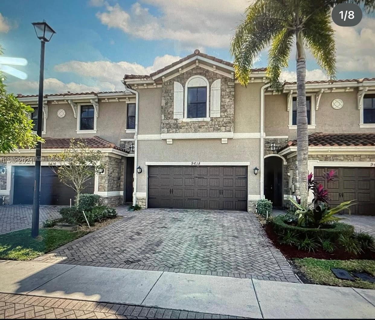 Town parc at Miralago - фото