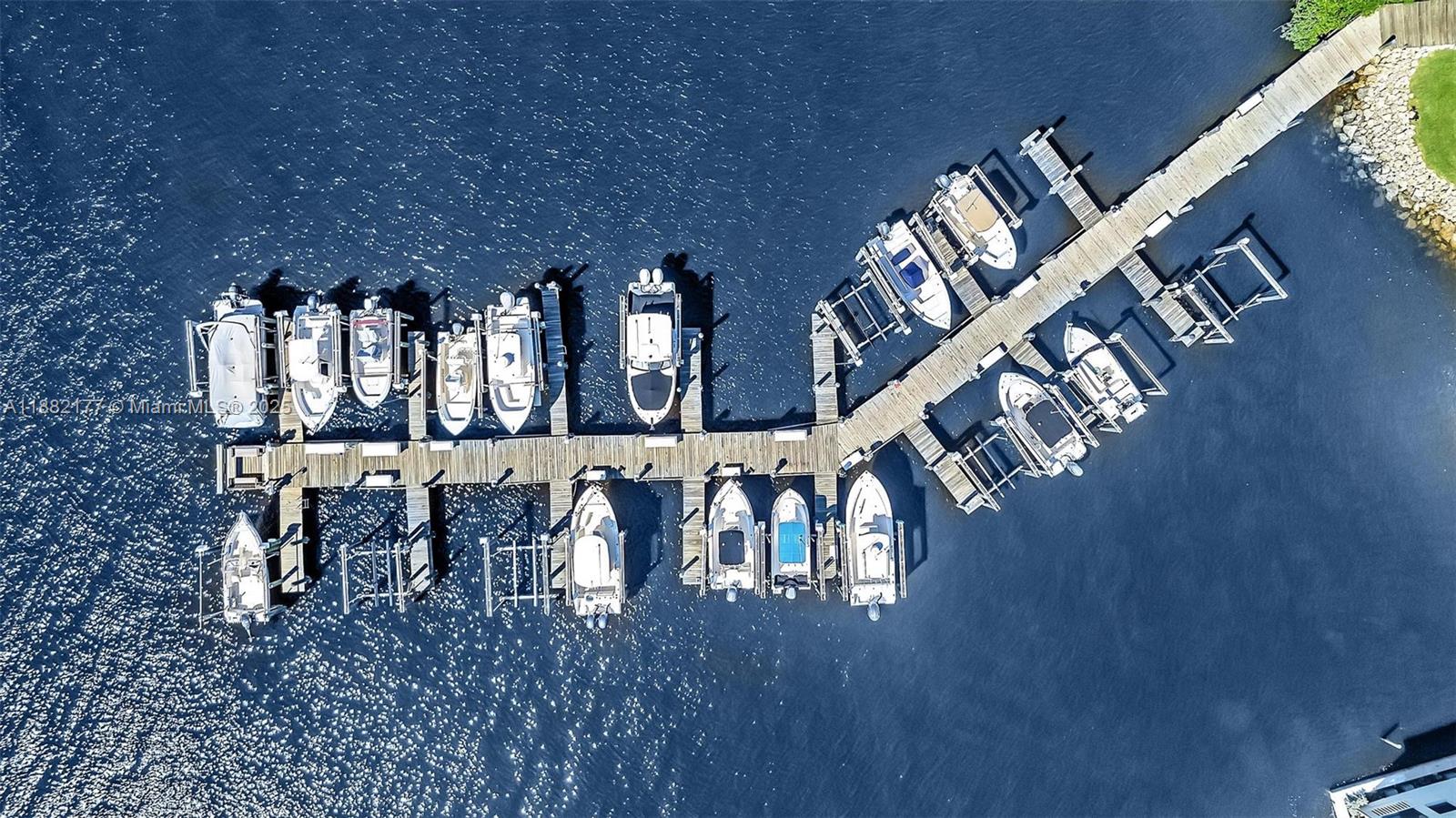 Anglers Cove - фото