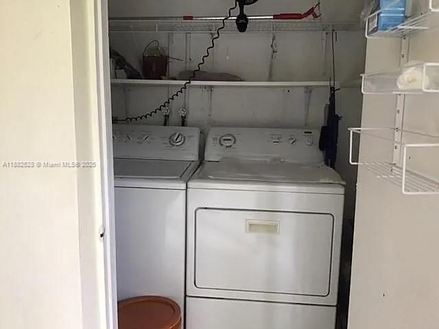 TOWN & COUNTRY ESTATES CO - фото