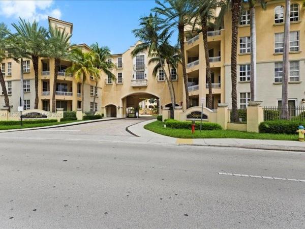 3001 NE 185TH ST #121, AVENTURA, FL 33180
