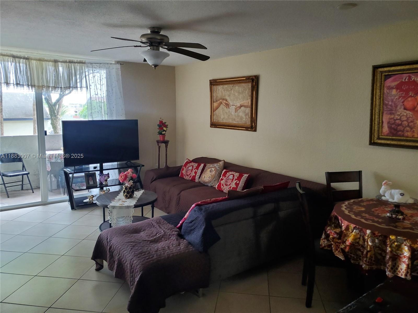 SAMARI LAKE EAST CONDO - фото