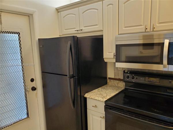 SEVENTEENTH GREEN CONDO