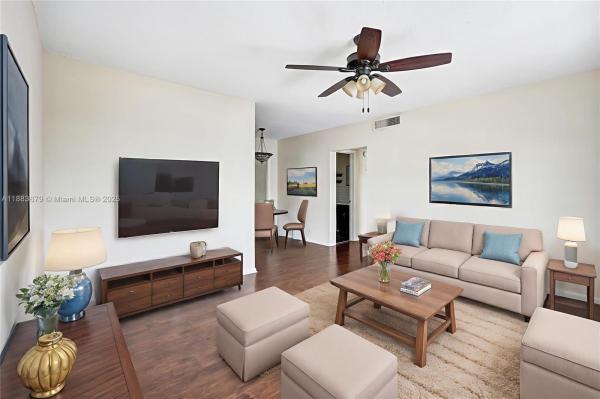 Imperial Point Colonades