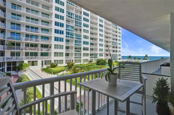 THE CARRIAGE HOUSE CONDO