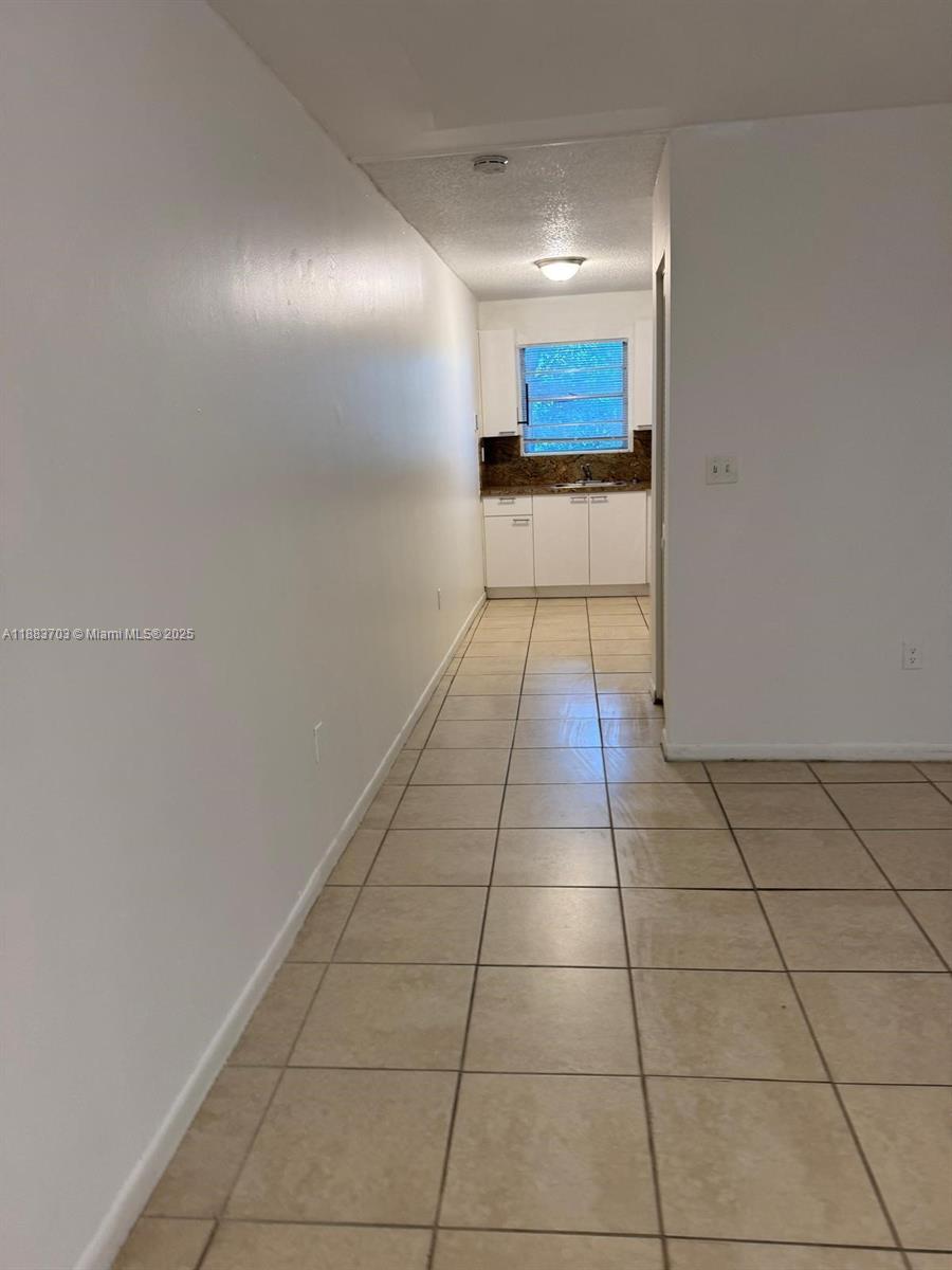 HOLLYWOOD LITTLE RANCHES - фото