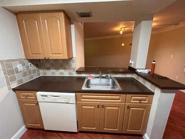 LAS BRISAS@ COUNTRY CLUB