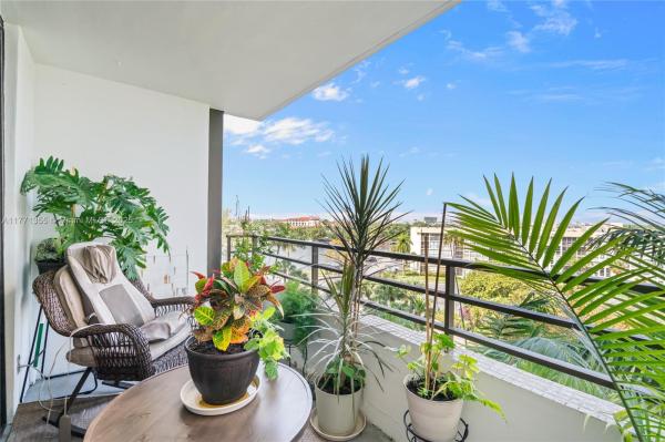 500 THREE ISLANDS BLVD #309, HALLANDALE BEACH, FL 33009