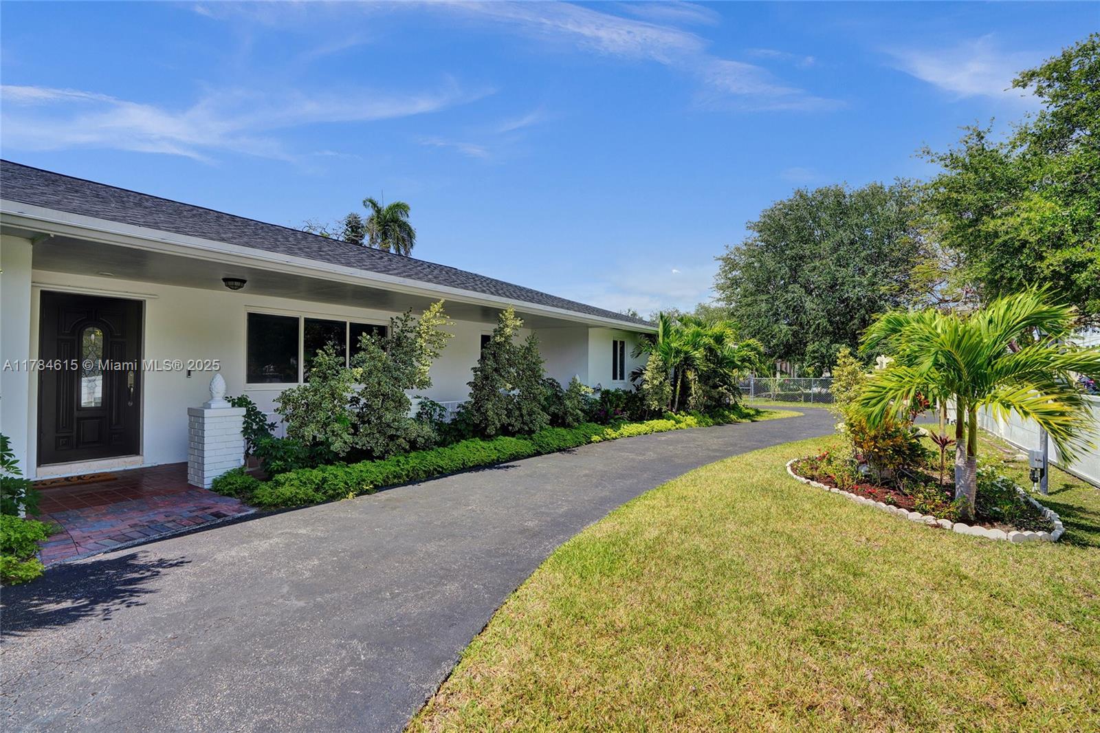 HALLMARK HGTS ESTS 7TH AD - фото