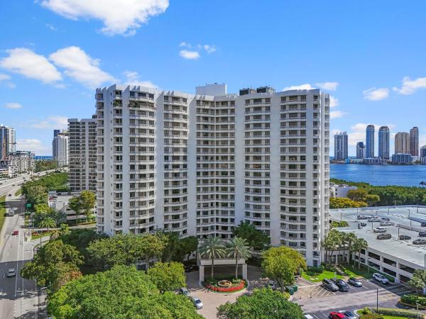 3300 NE 192ND ST #913, AVENTURA, FL 33180