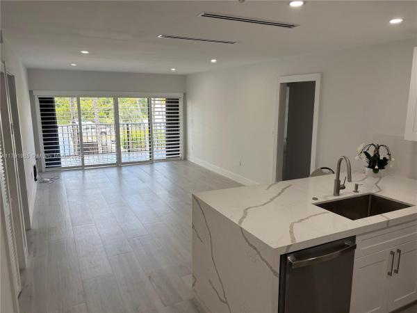 KEY BISC AMBASSADOR CONDO