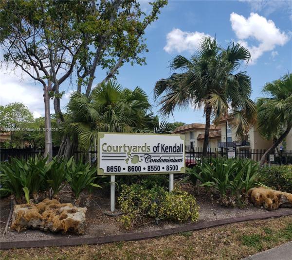 COURTYARDS AT KENDALL
