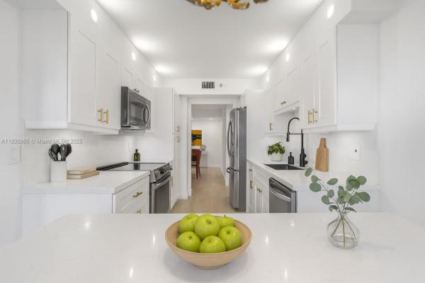 1201 S OCEAN DR #404N, HOLLYWOOD, FL 33019