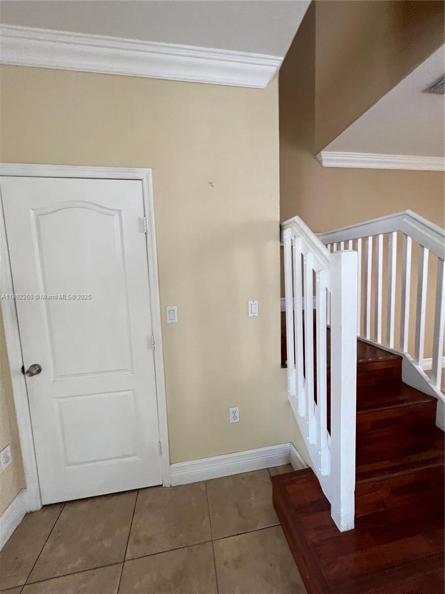 Townhouse - фото