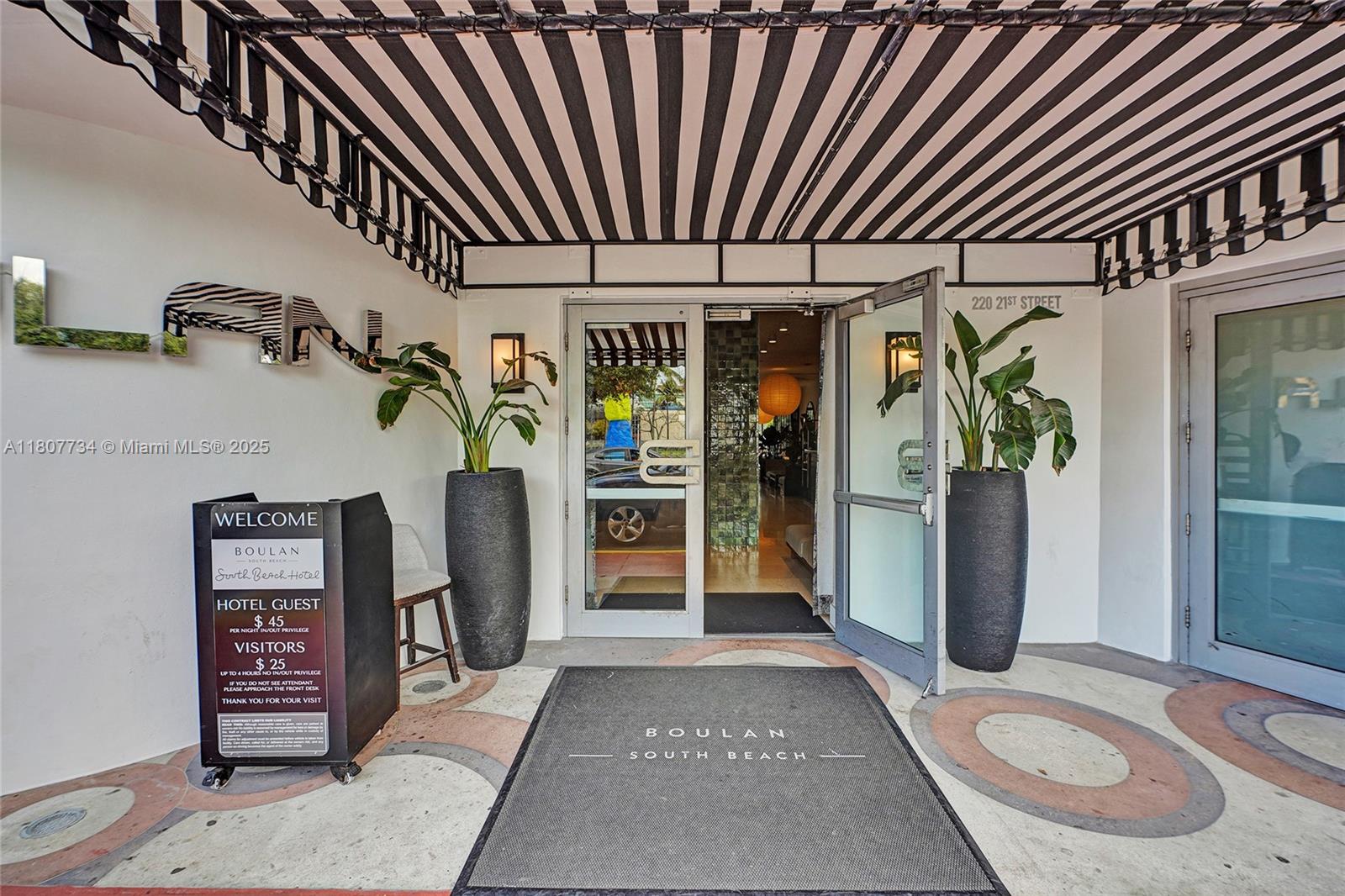 BOULAN SOUTH BEACH CONDO - фото