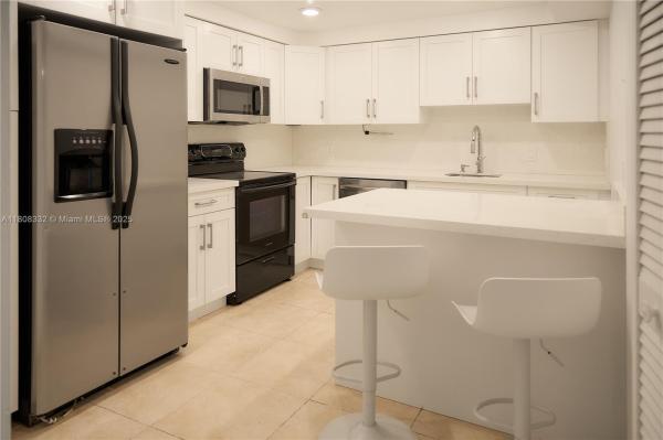 COUNTRY CLUB VILLAGE