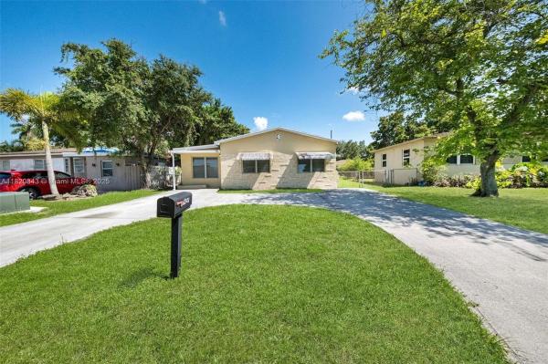 HOLLYWOOD HEIGHTS ESTATES