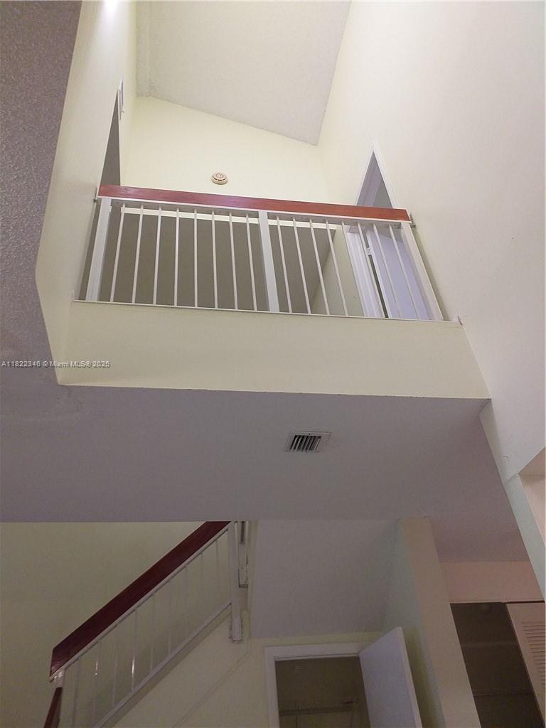 CROSS CREEK TOWNHOMES - фото