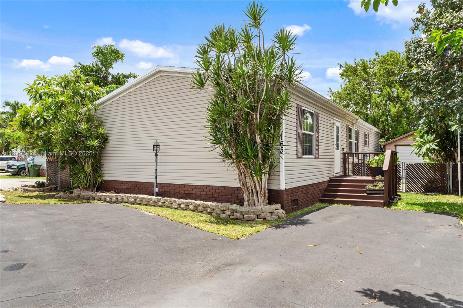 COCOWALK ESTATES - фото