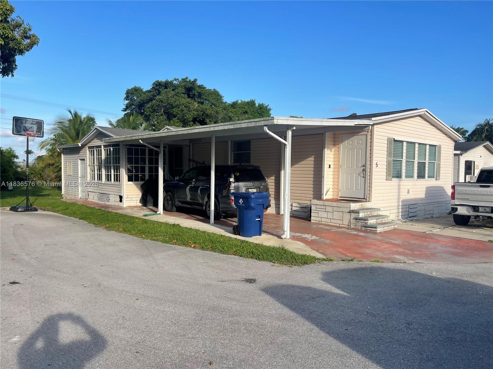 AMERICANA VILLAGE CONDO - фото