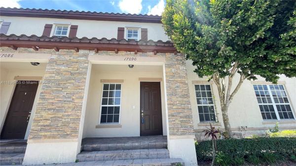 KENDALL COMMONS TOWNHOMES