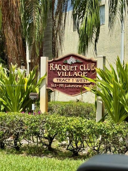 RACQUET CLUB VILLAGE
